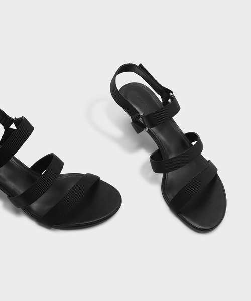 CHARLES & KEITH(チャールズ & キース)の「トリプルストラップベルクロサンダル / TRIPLE STRAP VELCRO SANDALS(サンダル・レディース・バーガンディー/ブラック・23.5cm/25cm/24.5cm/23cm)」の6枚目の写真
