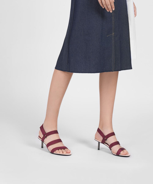 CHARLES & KEITH(チャールズ & キース)の「トリプルストラップベルクロサンダル / TRIPLE STRAP VELCRO SANDALS(サンダル・レディース・バーガンディー/ブラック・23.5cm/25cm/24.5cm/23cm)」の9枚目の写真