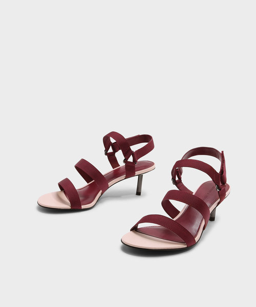 CHARLES & KEITH(チャールズ & キース)の「トリプルストラップベルクロサンダル / TRIPLE STRAP VELCRO SANDALS(サンダル・レディース・バーガンディー/ブラック・23.5cm/25cm/24.5cm/23cm)」の10枚目の写真