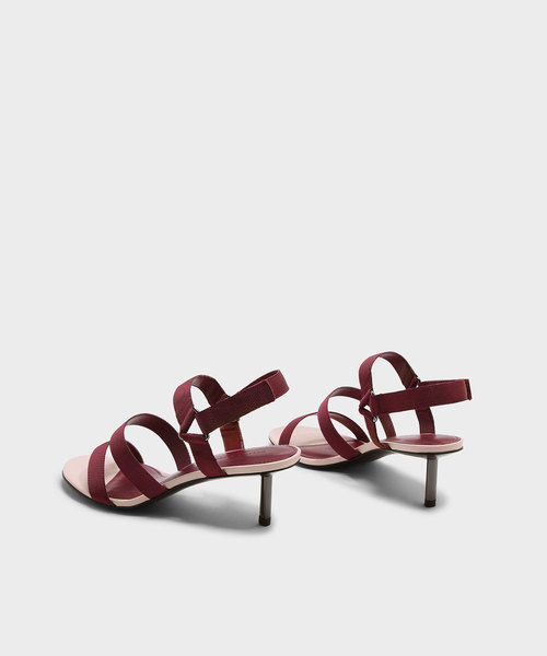 CHARLES & KEITH(チャールズ & キース)の「トリプルストラップベルクロサンダル / TRIPLE STRAP VELCRO SANDALS(サンダル・レディース・バーガンディー/ブラック・23.5cm/25cm/24.5cm/23cm)」の11枚目の写真