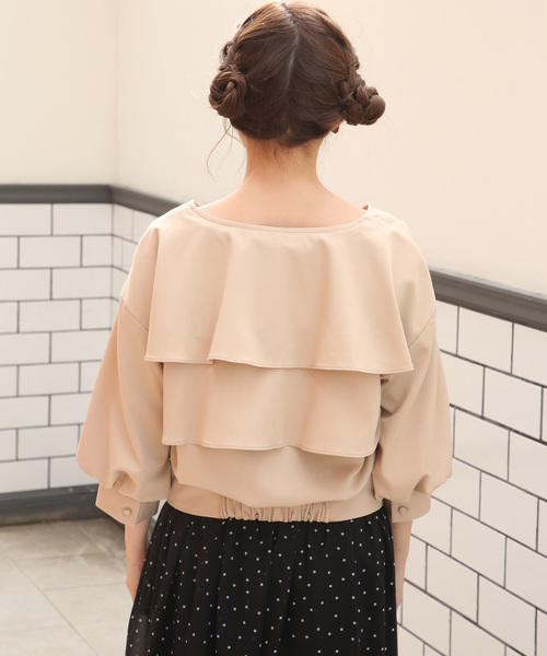 one after another NICE CLAUP(ワンアフターアナザーナイスクラップ)の「フリルブルゾン(ブルゾン・レディース・ブラック/ベージュ/レンガ・FREE)」の4枚目の写真