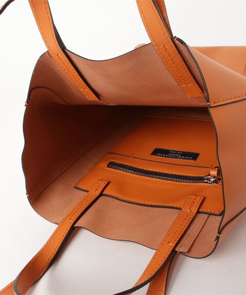 GIANNI CHIARINI（ジャンニ キアリーニ）の「GIANNI CHIARINI: 【SUPERLIGHT】 2WAY トートバッグ（トートバッグ・レディース・ブラック/レッド/ベージュ/ターコイズブルー/パープル/アイボリー/オレンジ/イエロー/オレンジ系その他2・F）」の11枚目の写真