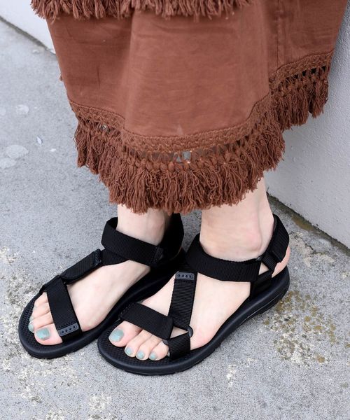 Khaju（カージュ）の「Khaju:Zストラップサンダル◇（サンダル・レディース・ブラック/ベージュ/キャメル・30/40/50）」の2枚目の写真