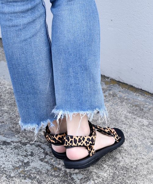 Khaju（カージュ）の「Khaju:Zストラップサンダル◇（サンダル・レディース・ブラック/ベージュ/キャメル・30/40/50）」の9枚目の写真