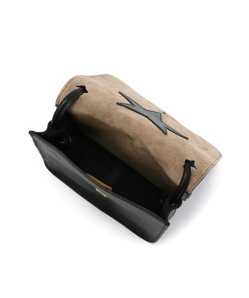 IL BISONTE（イルビゾンテ）の「IL BISONTE / ORIGINAL LEATHER / クロスボディバッグ（ショルダーバッグ・レディース・ダークブラウン/ライトブラウン/ナチュラル/ブラック/グレー/ネイビー/レンガ/グリーン/オレンジ/オリーブ/レッド・FREE）」の17枚目の写真