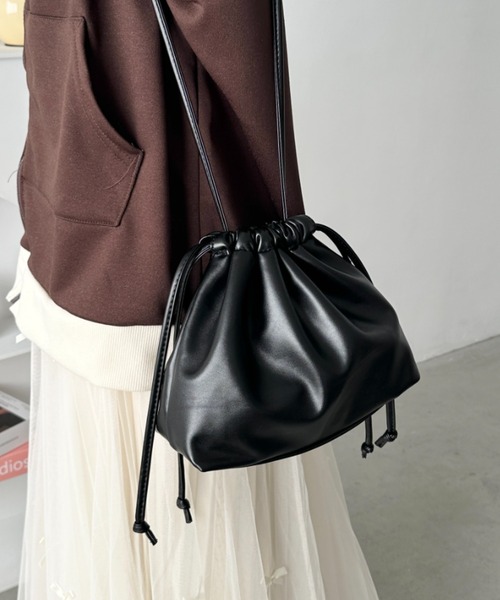 CLEA（クレア）の「2wayPU巾着ミニショルダーバッグ（ショルダーバッグ・レディース・ブラック/ベージュ/アイボリー/グレイッシュベージュ/オフホワイト・FREE）」の8枚目の写真