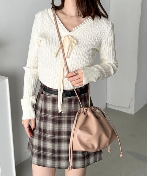 CLEA（クレア）の「2wayPU巾着ミニショルダーバッグ（ショルダーバッグ・レディース・ブラック/ベージュ/アイボリー/グレイッシュベージュ/オフホワイト・FREE）」の17枚目の写真