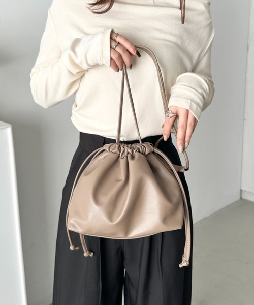 CLEA（クレア）の「2wayPU巾着ミニショルダーバッグ（ショルダーバッグ・レディース・ブラック/ベージュ/アイボリー/グレイッシュベージュ/オフホワイト・FREE）」の11枚目の写真