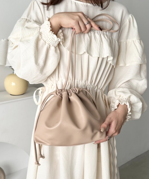 CLEA（クレア）の「2wayPU巾着ミニショルダーバッグ（ショルダーバッグ・レディース・ブラック/ベージュ/アイボリー/グレイッシュベージュ/オフホワイト・FREE）」の9枚目の写真