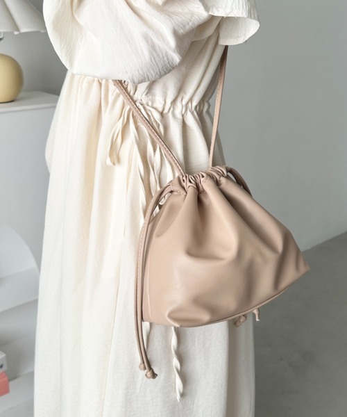 CLEA（クレア）の「2wayPU巾着ミニショルダーバッグ（ショルダーバッグ・レディース・ブラック/ベージュ/アイボリー/グレイッシュベージュ/オフホワイト・FREE）」の10枚目の写真