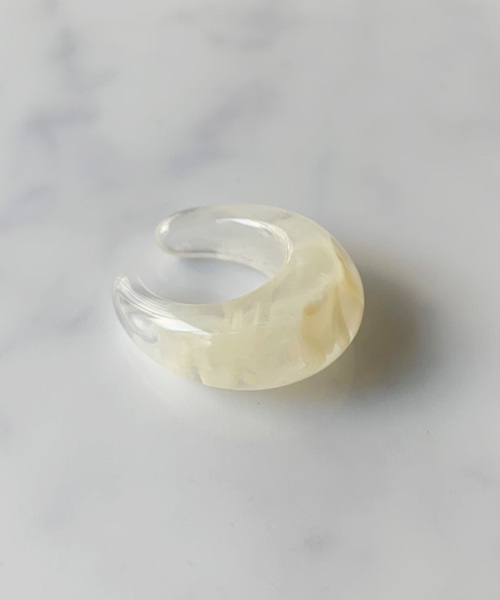 Port（ポート）の「マーブル プランプ イヤーカフ_（イヤーカフ・レディース・ホワイト/ベージュ/ブラウン/クリア・FREE）」の5枚目の写真