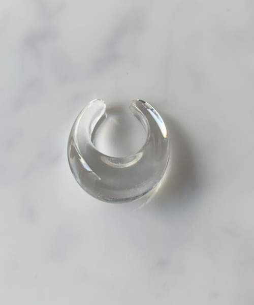 Port（ポート）の「マーブル プランプ イヤーカフ_（イヤーカフ・レディース・ホワイト/ベージュ/ブラウン/クリア・FREE）」の6枚目の写真