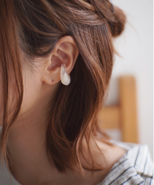 Port（ポート）の「マーブル プランプ イヤーカフ_（イヤーカフ・レディース・ホワイト/ベージュ/ブラウン/クリア・FREE）」の11枚目の写真