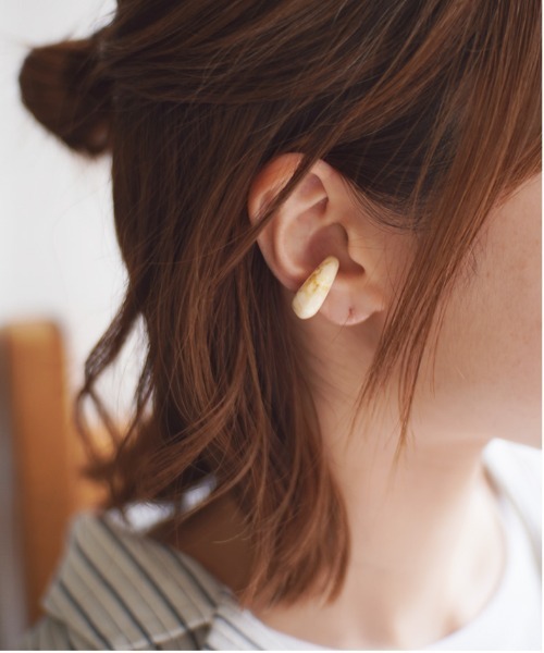 Port（ポート）の「マーブル プランプ イヤーカフ_（イヤーカフ・レディース・ホワイト/ベージュ/ブラウン/クリア・FREE）」の12枚目の写真