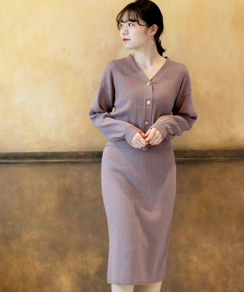 TRUDEA(トルディア)の「(セットアップ) Vネックリブカーディガン × リブタイトスカート(セットアップ・レディース・チャコールグレー/ネイビー/モカ/スモークピンク・MEDIUM/LARGE)」の3枚目の写真