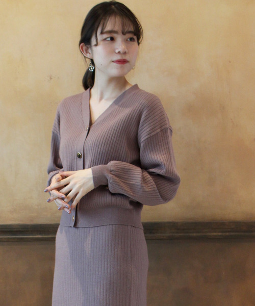 TRUDEA(トルディア)の「(セットアップ) Vネックリブカーディガン × リブタイトスカート(セットアップ・レディース・チャコールグレー/ネイビー/モカ/スモークピンク・MEDIUM/LARGE)」の17枚目の写真