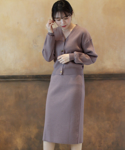 TRUDEA(トルディア)の「(セットアップ) Vネックリブカーディガン × リブタイトスカート(セットアップ・レディース・チャコールグレー/ネイビー/モカ/スモークピンク・MEDIUM/LARGE)」の18枚目の写真