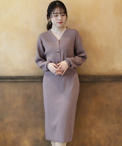 TRUDEA(トルディア)の「(セットアップ) Vネックリブカーディガン × リブタイトスカート(セットアップ・レディース・チャコールグレー/ネイビー/モカ/スモークピンク・MEDIUM/LARGE)」の19枚目の写真