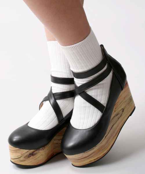 WEGO（ウィゴー）の「WEGO/クロスストラップパンプス（パンプス・レディース・ブラック/ピンク/レッド・MEDIUM/LARGE）」の2枚目の写真