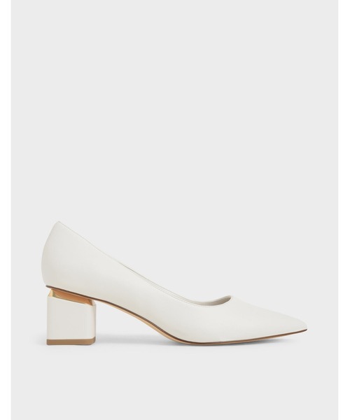 CHARLES & KEITH(チャールズ & キース)の「メタルアクセントポインテッドパンプス / Metal Accented Pointed Pumps(パンプス・レディース・オフホワイト/ブラック/ライトベージュ・22.5cm/23cm/23.5cm/24.5cm/25cm/25.5cm)」の1枚目の写真