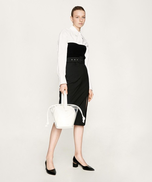 CHARLES & KEITH(チャールズ & キース)の「メタルアクセントポインテッドパンプス / Metal Accented Pointed Pumps(パンプス・レディース・オフホワイト/ブラック/ライトベージュ・22.5cm/23cm/23.5cm/24.5cm/25cm/25.5cm)」の13枚目の写真