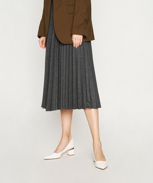 CHARLES & KEITH(チャールズ & キース)の「メタルアクセントポインテッドパンプス / Metal Accented Pointed Pumps(パンプス・レディース・オフホワイト/ブラック/ライトベージュ・22.5cm/23cm/23.5cm/24.5cm/25cm/25.5cm)」の4枚目の写真