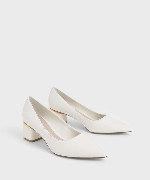 CHARLES & KEITH(チャールズ & キース)の「メタルアクセントポインテッドパンプス / Metal Accented Pointed Pumps(パンプス・レディース・オフホワイト/ブラック/ライトベージュ・22.5cm/23cm/23.5cm/24.5cm/25cm/25.5cm)」の5枚目の写真