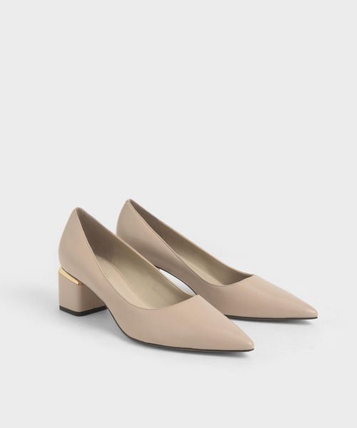 CHARLES & KEITH(チャールズ & キース)の「メタルアクセントポインテッドパンプス / Metal Accented Pointed Pumps(パンプス・レディース・オフホワイト/ブラック/ライトベージュ・22.5cm/23cm/23.5cm/24.5cm/25cm/25.5cm)」の15枚目の写真
