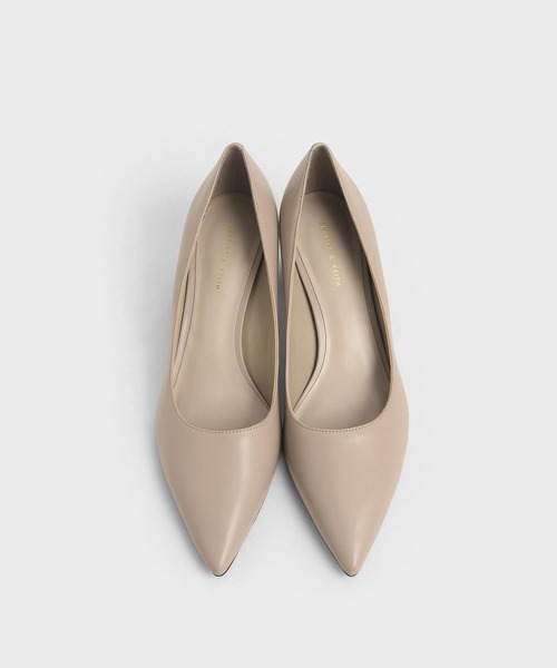 CHARLES & KEITH(チャールズ & キース)の「メタルアクセントポインテッドパンプス / Metal Accented Pointed Pumps(パンプス・レディース・オフホワイト/ブラック/ライトベージュ・22.5cm/23cm/23.5cm/24.5cm/25cm/25.5cm)」の17枚目の写真