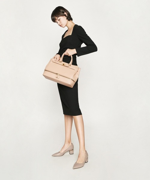 CHARLES & KEITH(チャールズ & キース)の「メタルアクセントポインテッドパンプス / Metal Accented Pointed Pumps(パンプス・レディース・オフホワイト/ブラック/ライトベージュ・22.5cm/23cm/23.5cm/24.5cm/25cm/25.5cm)」の18枚目の写真