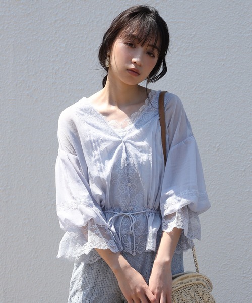 one after another NICE CLAUP（ワンアフターアナザーナイスクラップ）の「vintage風レースブラウス（シャツ/ブラウス・レディース・モカ/ベージュ/サックスブルー・FREE）」の3枚目の写真