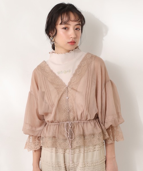 one after another NICE CLAUP（ワンアフターアナザーナイスクラップ）の「vintage風レースブラウス（シャツ/ブラウス・レディース・モカ/ベージュ/サックスブルー・FREE）」の2枚目の写真