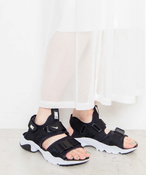 NIKE（ナイキ）の「WEGO/NIKE Canyon Woman Sandal（サンダル・レディース・ブラック/ホワイト・MEDIUM/SMALL/X-SMALL）」の2枚目の写真