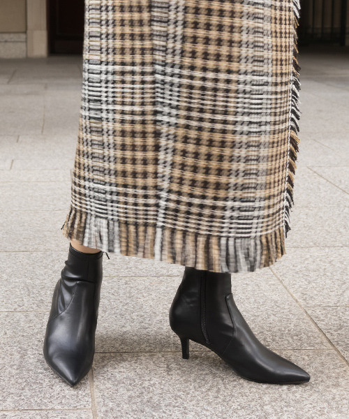 RANDA（ランダ）の「晴雨兼用ポインテッドトゥストレッチショートブーツ（ブーツ・レディース・アイボリー/ブラック/ブラック系その他/ダークブラウン/ブルー・S/M/L/LL）」の10枚目の写真