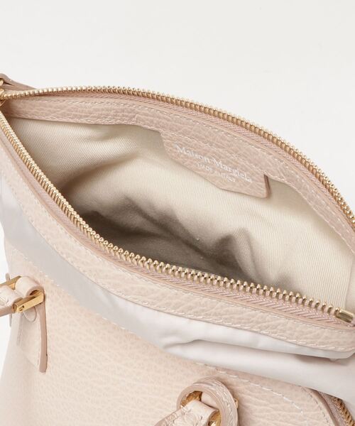 Maison Margiela（メゾンマルジェラ）の「Maison Margiela ‘5AC’ MEDIUM バック MINI（ハンドバッグ・レディース・ベージュ・FREE）」の6枚目の写真