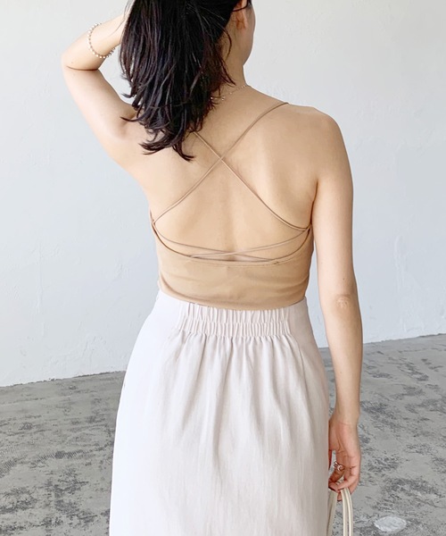 LIAN(リアン)の「カップ付きバッククロスキャミソール(キャミソール・レディース・ベージュ/グリーン/ブラック/ブラウン/ブルー・FREE)」の1枚目の写真