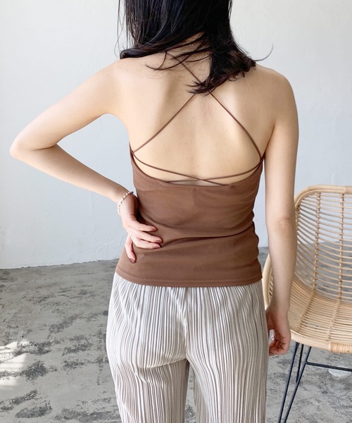 LIAN(リアン)の「カップ付きバッククロスキャミソール(キャミソール・レディース・ベージュ/グリーン/ブラック/ブラウン/ブルー・FREE)」の3枚目の写真