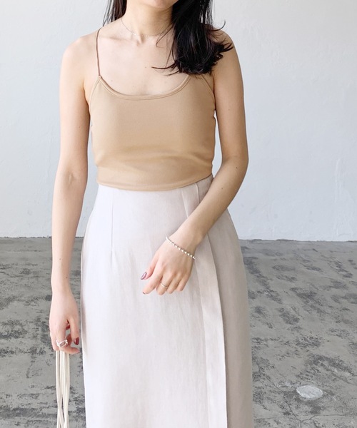 LIAN(リアン)の「カップ付きバッククロスキャミソール(キャミソール・レディース・ベージュ/グリーン/ブラック/ブラウン/ブルー・FREE)」の14枚目の写真