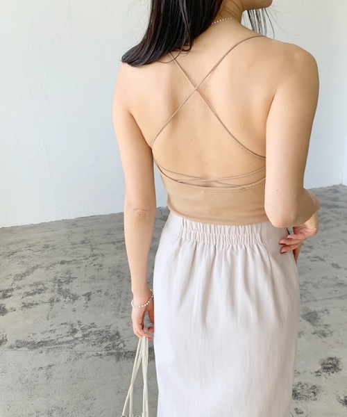 LIAN(リアン)の「カップ付きバッククロスキャミソール(キャミソール・レディース・ベージュ/グリーン/ブラック/ブラウン/ブルー・FREE)」の11枚目の写真