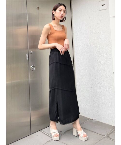 EMODA（エモダ）の「ナローシアースカート（スカート・レディース・ブラック/ホワイト/ベージュ・FREE）」の10枚目の写真