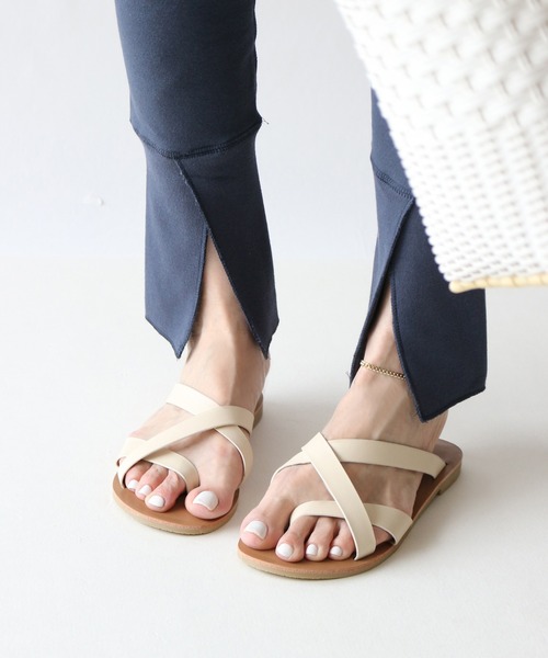 Fin（フィン）の「クロスベルトトングサンダル（サンダル・レディース・ブラック/アイボリー/キャメル・LL/S/M/L）」の12枚目の写真