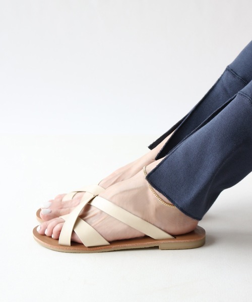 Fin（フィン）の「クロスベルトトングサンダル（サンダル・レディース・ブラック/アイボリー/キャメル・LL/S/M/L）」の13枚目の写真