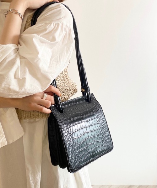 y/m by RIKA（イムバイリカ）の「クロコ型押し2WAYスクエアBAG（ショルダーバッグ・レディース・ブラック・FREE）」の2枚目の写真