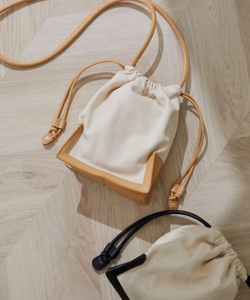 ROPE'(ロペ)の「2WAY巾着ショルダーバッグ(ショルダーバッグ・レディース・ベージュ/ブラック・FREE)」の1枚目の写真