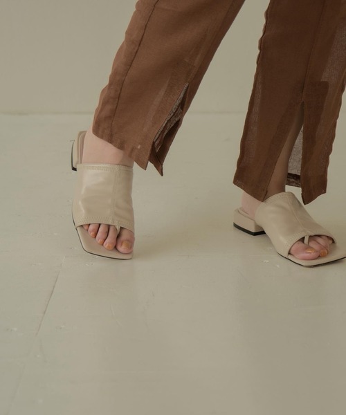 Amiur（エミレ）の「leather square flat mule（その他シューズ・レディース・ベージュ/ブラック/アイボリー・S/L/M）」の4枚目の写真