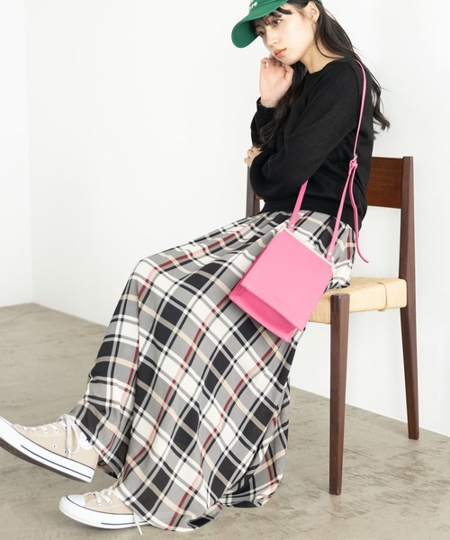 GeeRA(ジーラ)の「コーデ風ドッキングワンピース(ロング丈)(ワンピース・レディース・ボルドー/その他1/ブラック/その他/ブラック系その他/レオパード/モカ・X-LARGE/LARGE/XX-LARGE/SMALL/MEDIUM)」の2枚目の写真