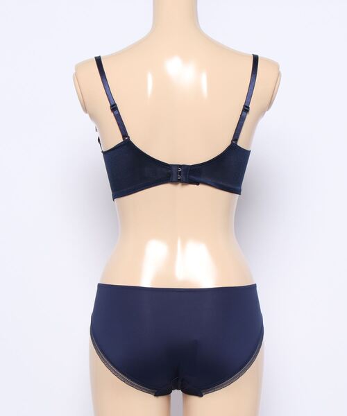 AMOSTYLE BY TRIUMPH(アモスタイルバイトリンプ)の「マーブルAMOSTYLEステッチ チャーミングラマースリムライン ブラ&ショーツセット【A,B,C,Dカップ】AMST1380 WHU + Hikini(ブラ&ショーツ・レディース・ブルー/ホワイト/ライラック・D75/C70/D65/B70/A75/D80/B75/C75/A70/C80/D70/B65/C65)」の16枚目の写真