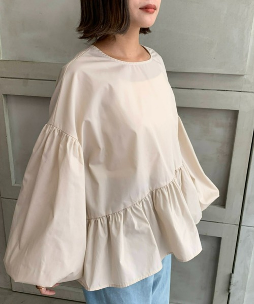 moment+（モーメントプラス）の「【2021A/W New Arrival】T/Cブロードアシンメトリーペプラムブラウス（シャツ/ブラウス・レディース・ブラック/ベージュ/オフホワイト・M/L）」の3枚目の写真