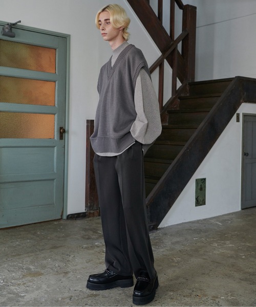 Loose/ルース（ルース）の「ルーズスリット Ｖネックニットベスト（ベスト・メンズ・グレー/グレー系その他/グレイッシュベージュ・S/M/L）」の5枚目の写真