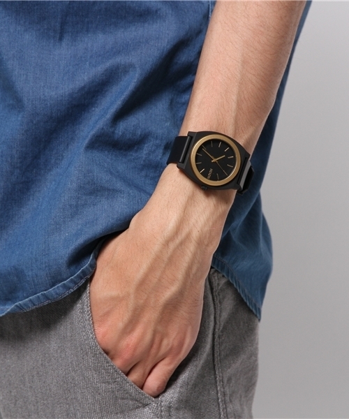 NIXON（ニクソン）の「THE TIME TELLER P（アナログ腕時計・レディース・ブラック×ゴールド・FREE）」の5枚目の写真